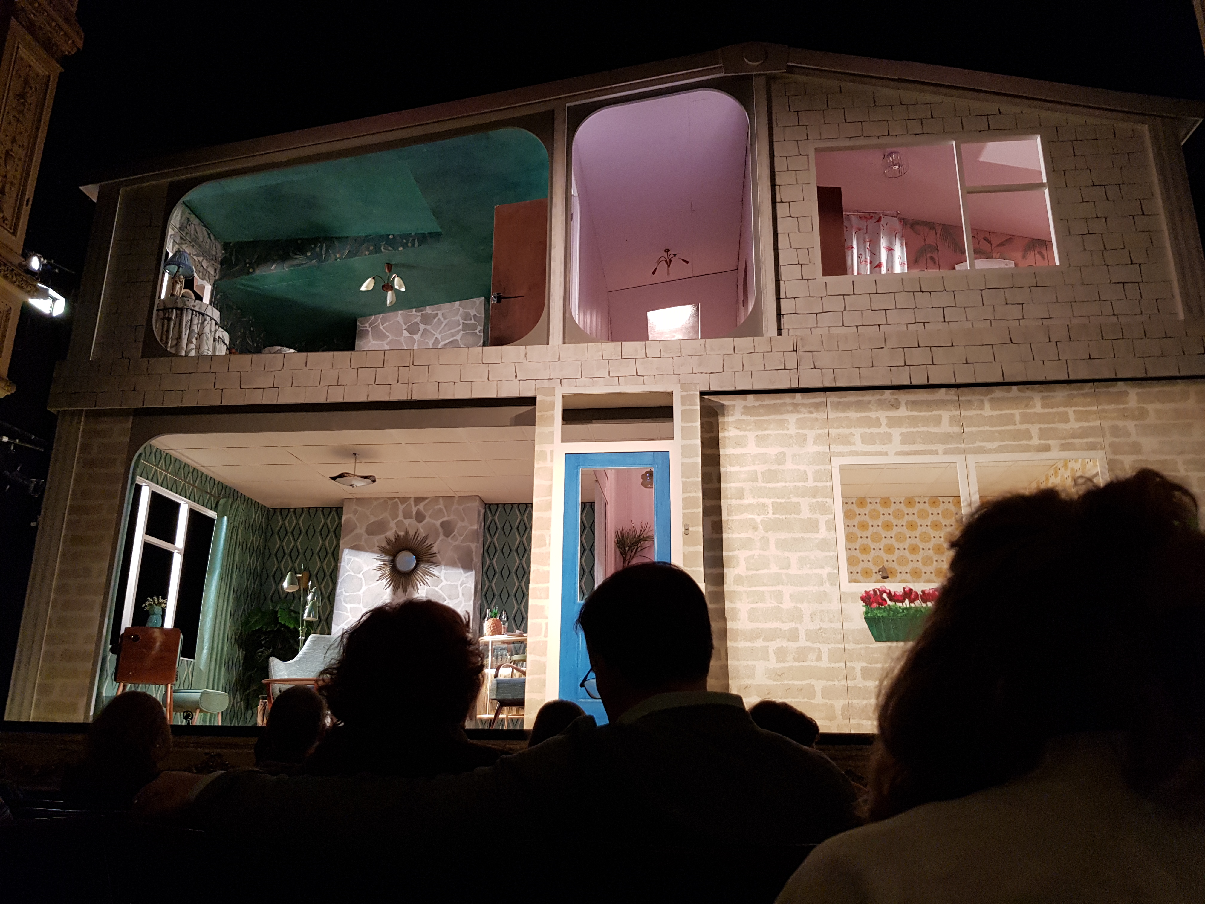 This image has an empty alt attribute; its file name is homeimdarling2.jpg